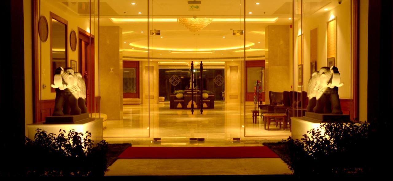 Hotel Chandela Кхаджурахо Экстерьер фото