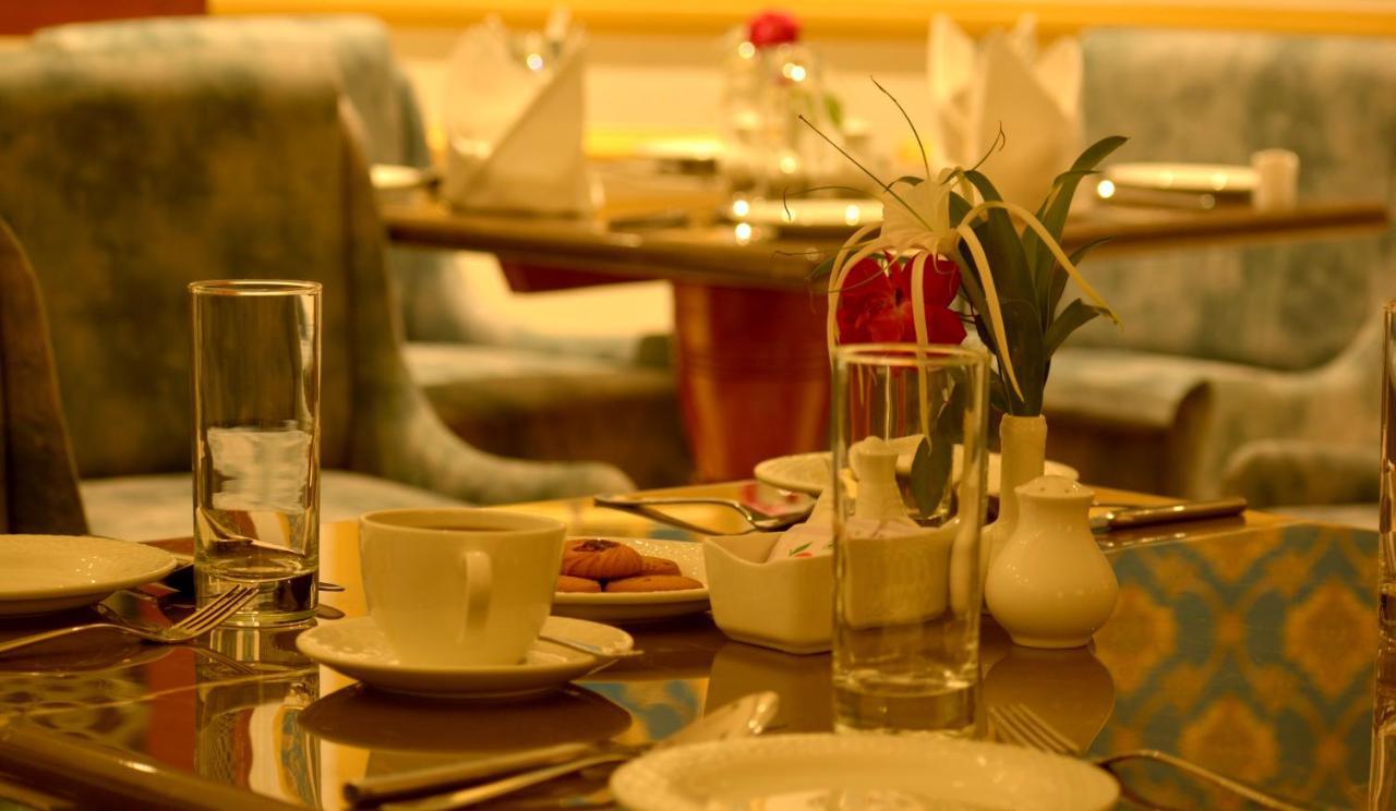 Hotel Chandela Кхаджурахо Экстерьер фото
