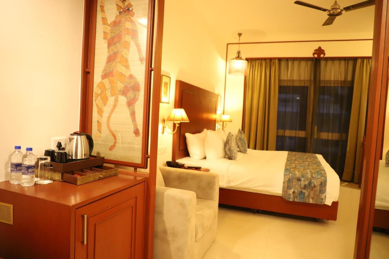 Hotel Chandela Кхаджурахо Экстерьер фото