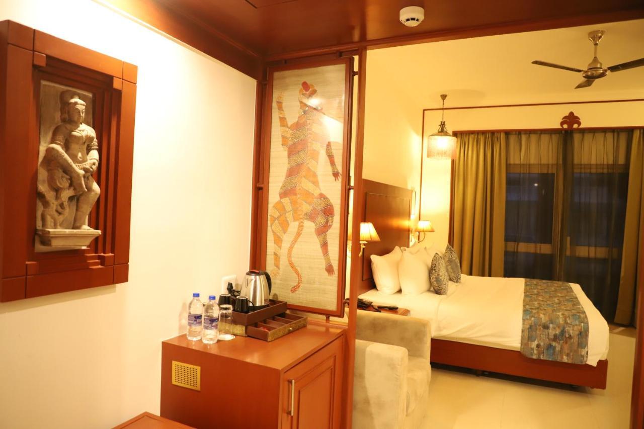 Hotel Chandela Кхаджурахо Экстерьер фото