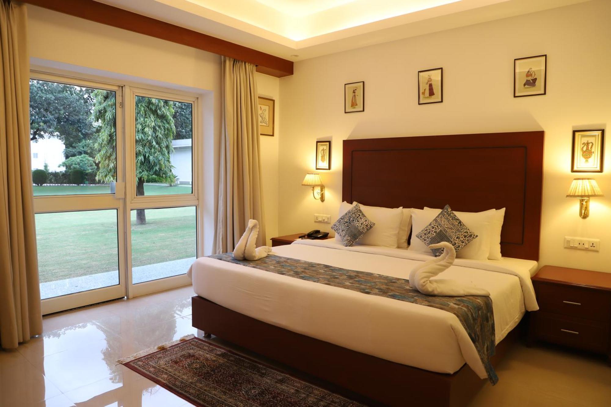 Hotel Chandela Кхаджурахо Экстерьер фото