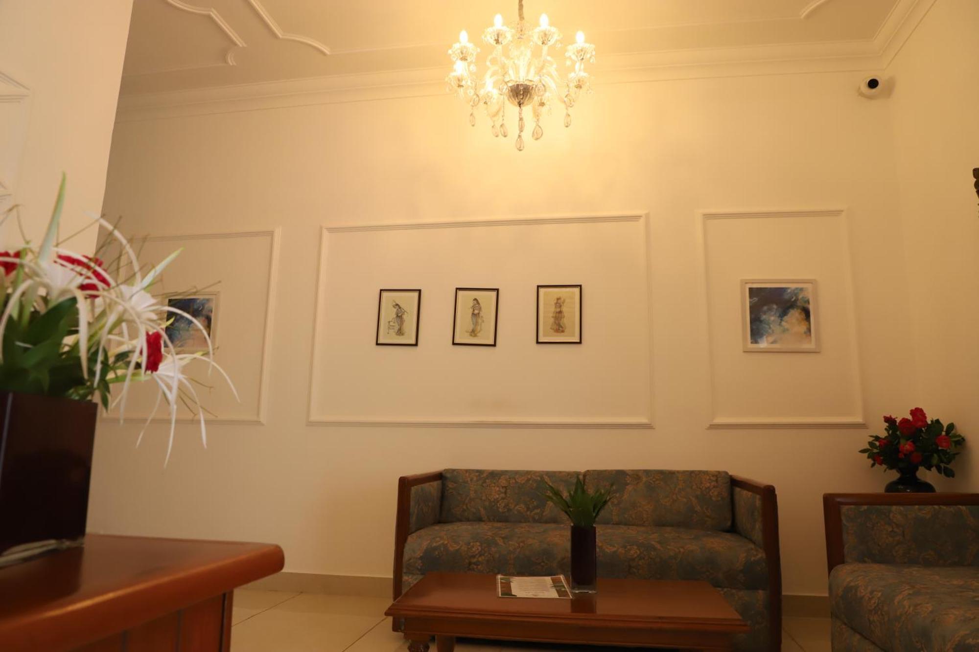 Hotel Chandela Кхаджурахо Экстерьер фото